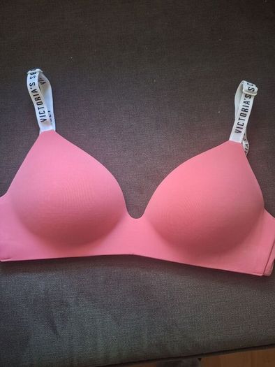 Victoria Secret Bras (6) .. 8.00 euro each or all 6 for 35.00 euro