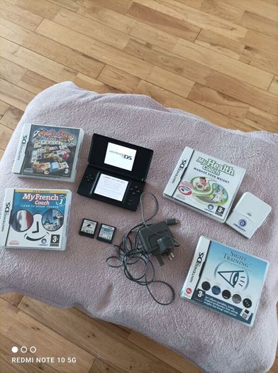 Nintendo DS Lite with 6 games and pedometer