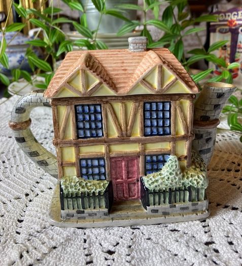 Annie Rowe collectable tea pot