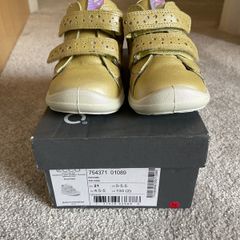 ECCO golden baby shoes. Size 21. New in a box.
