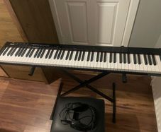 keyboard,bench,headphones&sustain pedal