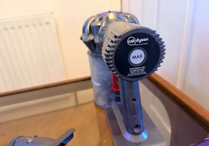 dyson v6 trigger