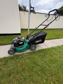 Qualcast 46cm Self-Propelled Petrol Lawnmower Briggs & Stratton Engine