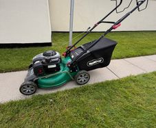 Qualcast 46cm Self-Propelled Petrol Lawnmower Briggs & Stratton Engine