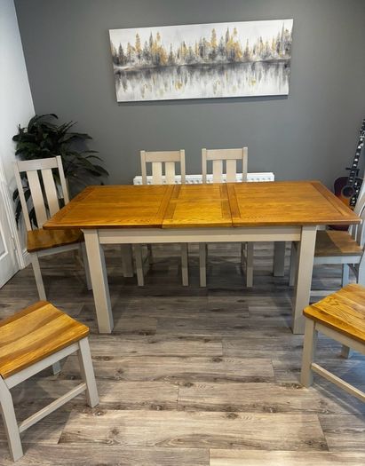 EzLiving Extendable dining table and 6 chairs