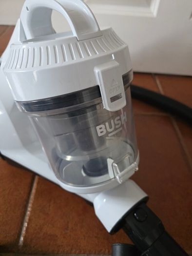 Vacuum cleaner 700W