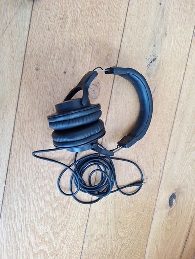 Audio Technica ATH-M20x headphones