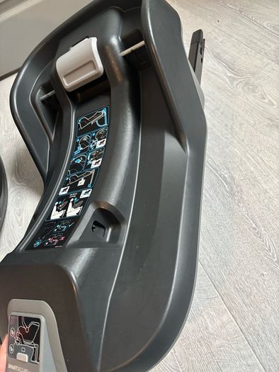 Uppababy Mesa isize Car seat plus base and rain cover