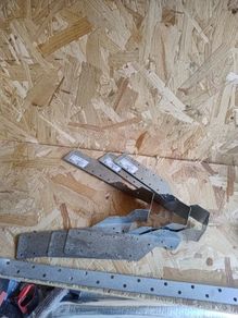 Joist hanger x3