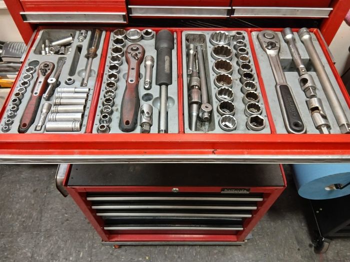 tengtool box and tools