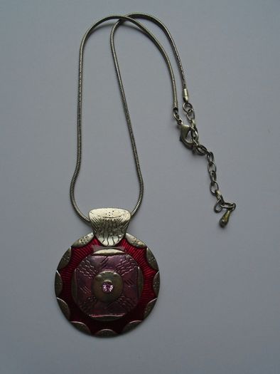 Pendant, Jewellery, Statement pendant. Chain, Necklace.