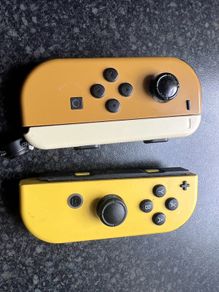 Nintendo Switch Lets Go Pikachu and Evee Joycons