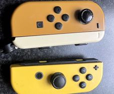 Nintendo Switch Lets Go Pikachu and Evee Joycons