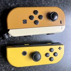 Nintendo Switch Lets Go Pikachu and Evee Joycons