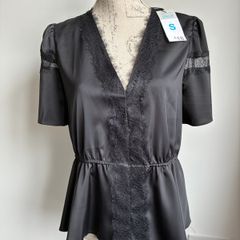 ladies top, new with tags