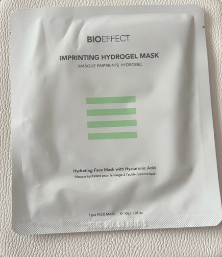 Bioeffect imprinting hydrogel mask
