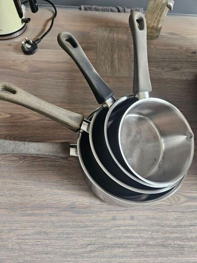 Set of  4 stainless steel saucepans