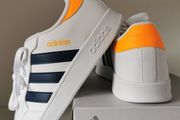 Unisex ADIDAS runners NEW size UK 5.5