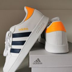 Unisex ADIDAS runners NEW size UK 5.5