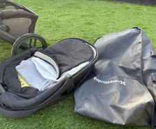 Uppa Baby Vista V2 bassinet and toddler seat