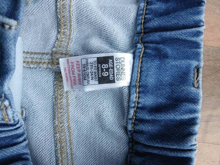 Boys jeans 8 to 9yo