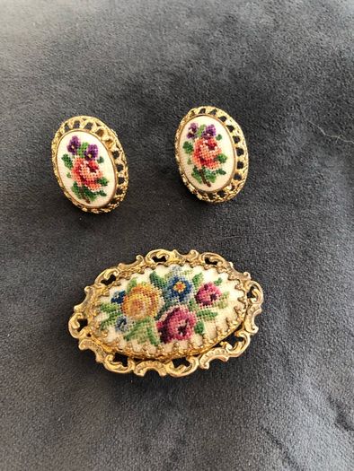 brooch and earrings set