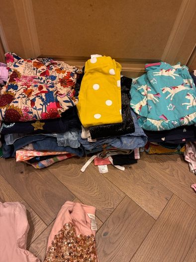 Girls bundle (250 items)