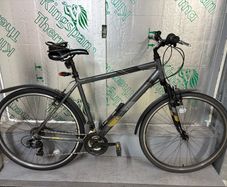 Apollo Guru Gents hybrid bike with lock, mudguards and lights