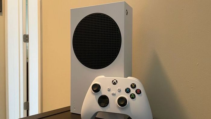 Xbox Series S - White, Used, Excellent Condition + Controller
