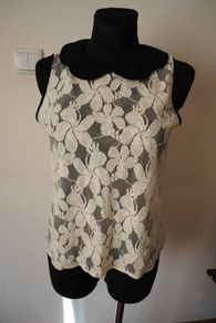 Cream lace blouse with black collar size UK10 EU38 Postage included