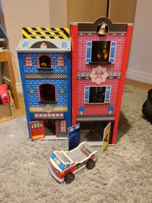 Everyday Heroes Wooden Police/Fire station play set kidkraft