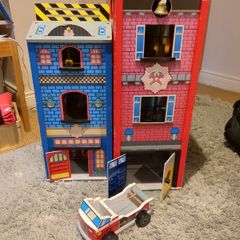 Everyday Heroes Wooden Police/Fire station play set kidkraft
