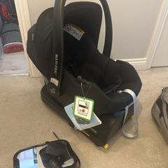 maxi cosi car set and isofix base and mirror