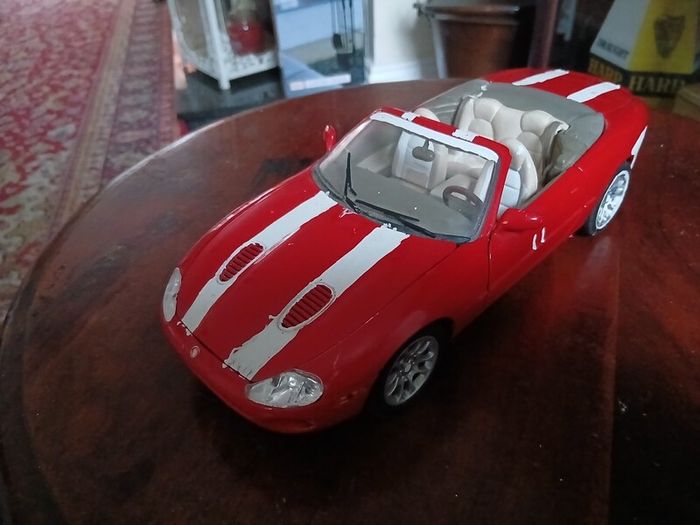 Maisto 1/18 scale jag