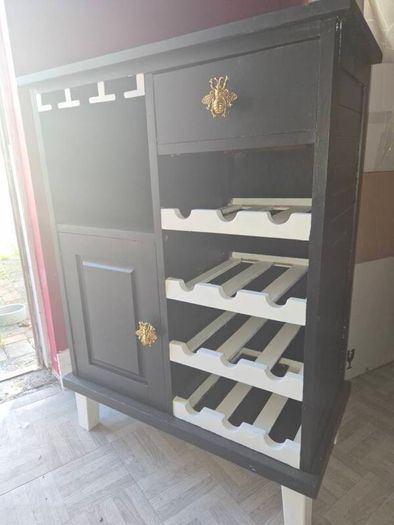 Drinks cabinet unit wine holder