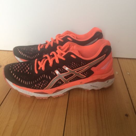 oasics women's runners size 5