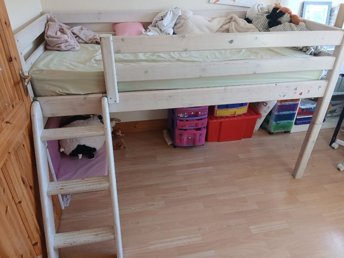Mid sleeper