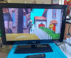 LG 26 inch TV, Model 26LD350C, in very good condition, with remote control