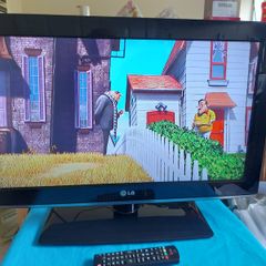 LG 26 inch TV, Model 26LD350C, in very good condition, with remote control