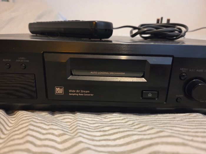 Sony MDS-JE330 MiniDisc Deck Player / Recorder (with Original Remote)