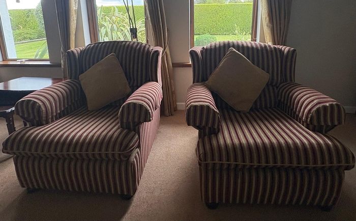 Traditional Fabric Living Room Suite. 3-Seater Sofa, Footstool & 2 Armchairs
