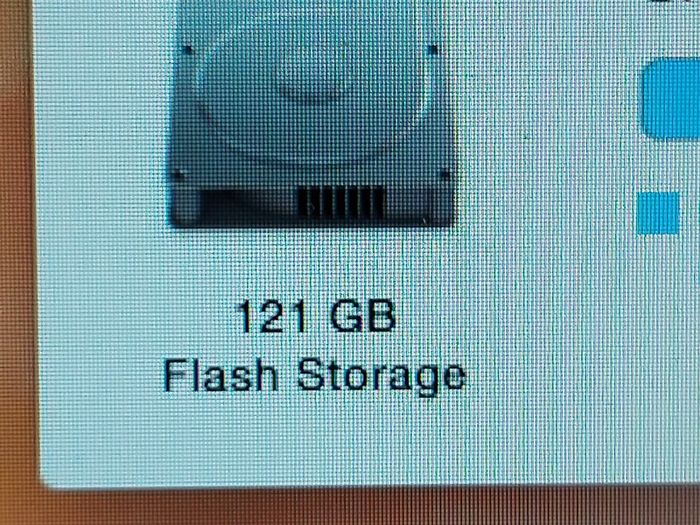 Apple MacBook Air, Intel Core i5, 1.4GHz, 4GB Ram DDR3, 121GB SSD, 13.3 inch screen, in excellent condition
