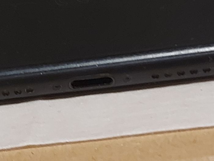 2 xApple Iphone 7, 32GB, Activation Locked, For parts or repair, Excellent Cosmetic Condition
