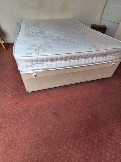 Double bed base and mattress