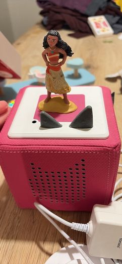 TonieBox with Headphones and 2  Characters