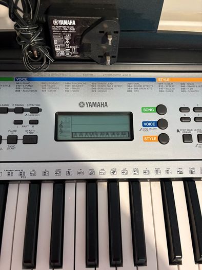 Like-New Yamaha YPT-255 61-Key Keyboard & Stand