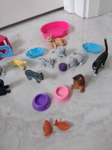 Toy cat set