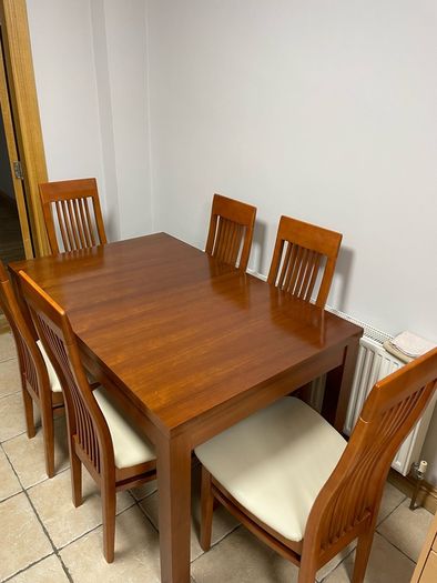 Kitchen dinning table and 6 chairs