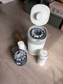 Tommee Tippee Twist & Click Nappy Bin + Refill Cassettes & Universal Continuous Bags!
