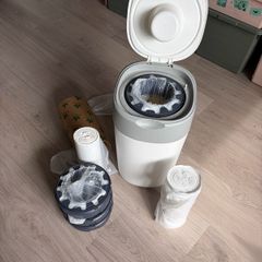 Tommee Tippee Twist & Click Nappy Bin + Refill Cassettes & Universal Continuous Bags!